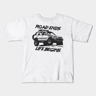 Road ends Life begins Kids T-Shirt